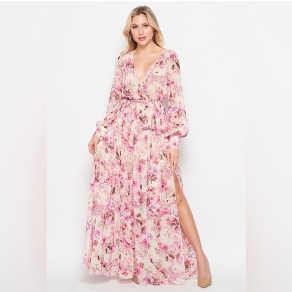 Dresses & Skirts - NWT Floral Pink Maxi Dress